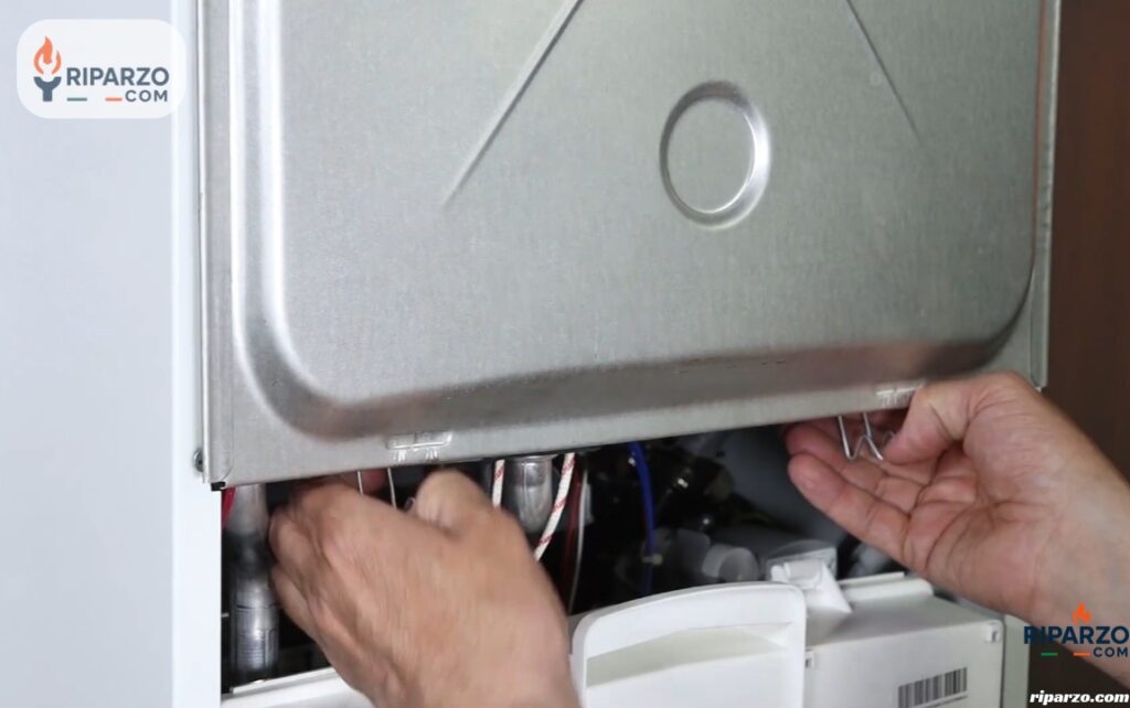 rimosso pannello frontale ariston codici errore 501 caldaia Ariston 