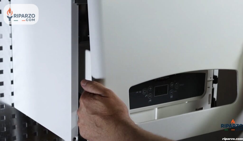 rimosso il pannello frontale caldaia Ariston 